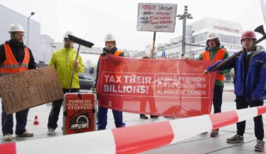Kleiner Protest in Stuttgart: Aktivisten demonstrieren gegen Porsche-Tunnelbau in Salzburg