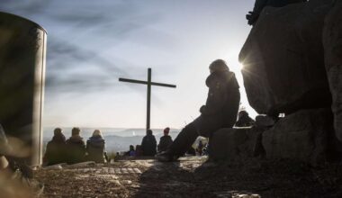 Gottesdienste über Ostern: Von der Fußwaschung bis zum Osterfeuer
