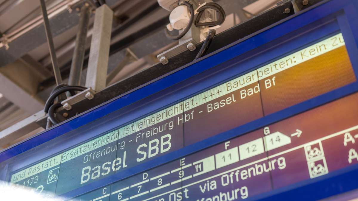 Zwischen Karlsruhe und Basel: Rheintalbahnsperrung - genug Busse, zu volle Regionalzüge