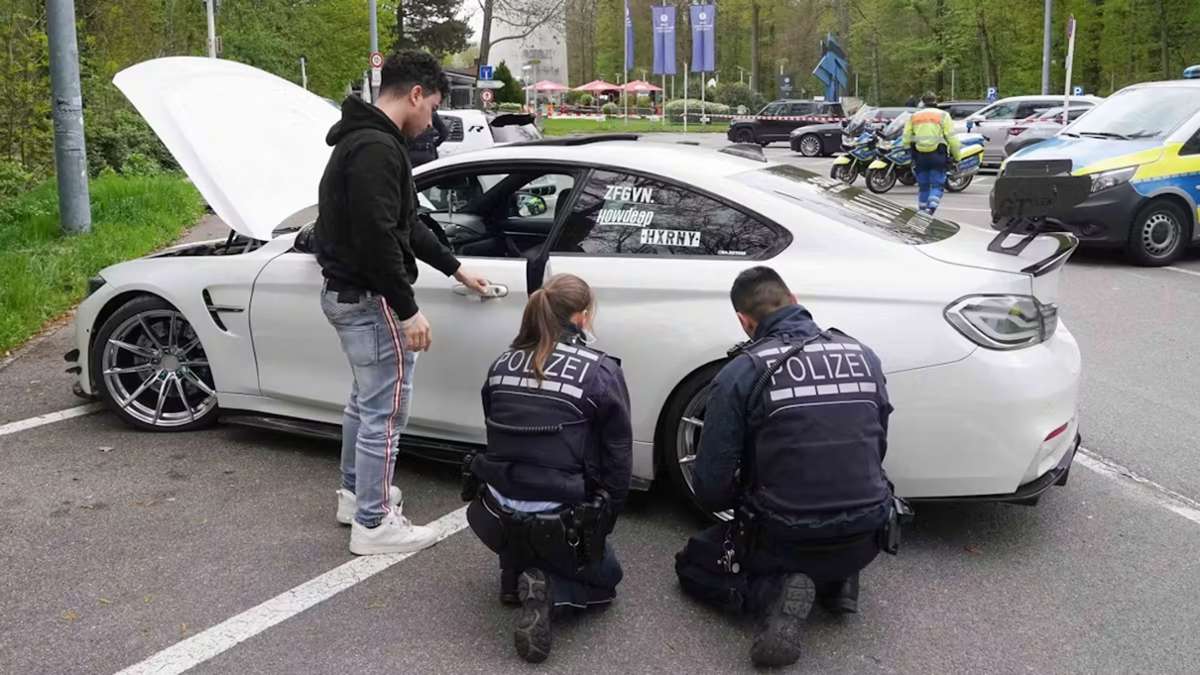 Tuning-Treffen in Stuttgart-Degerloch: Was hat die Polizei am Car-Friday unterm Fernsehturm entdeckt?