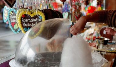 Stuttgarter Frühlingsfest 2025: (K)ein Zuckerschlecken? Das kosten Schokoäpfel, Crêpes und Co.