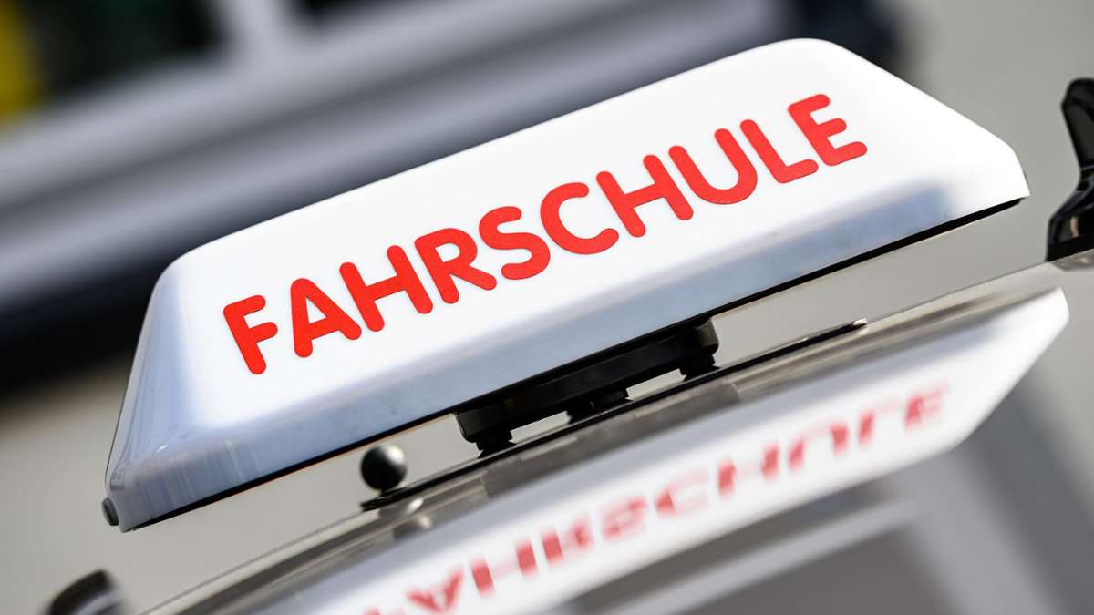 Massive Kritik am Tüv: Stuttgarter Fahrschulen schlagen Alarm: Prüfungen werden bald noch teurer
