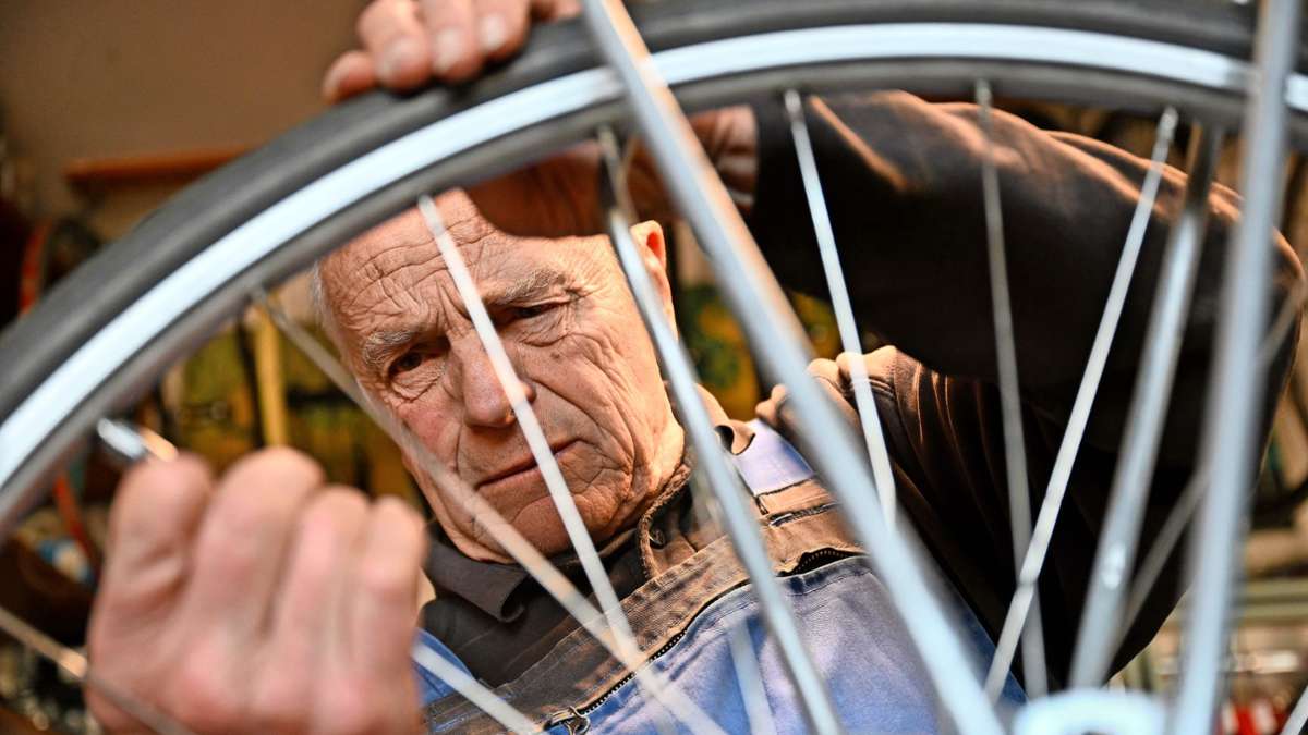 Kultradschrauber in Stuttgart: Der „Radologe“ Roland Wolbold wird 80 - Stuttgart
