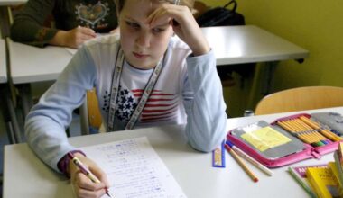 Schulwechsel in Stuttgart schwierig: Plätze für überforderte Gymnasiasten rar – „da werden viele Eltern nervös“ - Stuttgart
