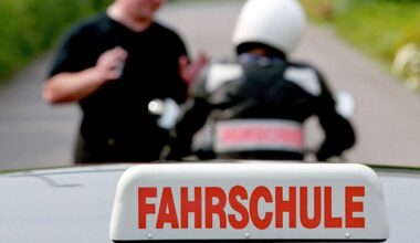 Unfall in Bad Cannstatt: Motorradfahrschüler wird bei Fahrstunde schwer verletzt