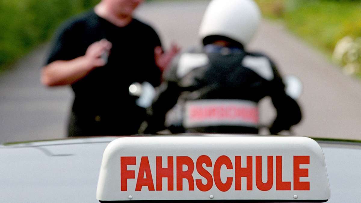 Unfall in Bad Cannstatt: Motorradfahrschüler wird bei Fahrstunde schwer verletzt