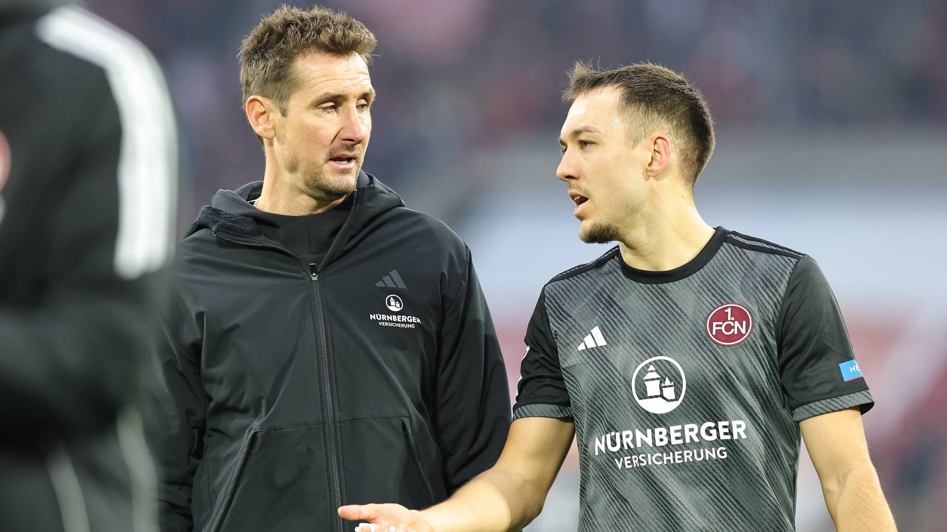 Miroslav Klose (l.) und Julian Justvan (r.): Aktuell kämpft der Club noch um die Relegation in der 2. Bundesliga.