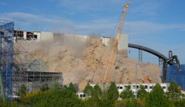 Kesselhaus des Kraftwerks Moorburg erfolgreich gesprengt | NDR.de - Nachrichten