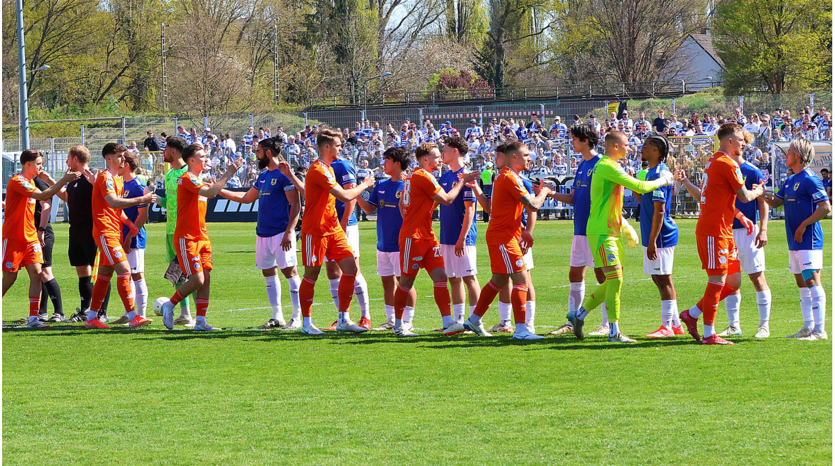 Mit Casting-Spielern: 1. FC Düren verliert hoch gegen MSV Duisburg