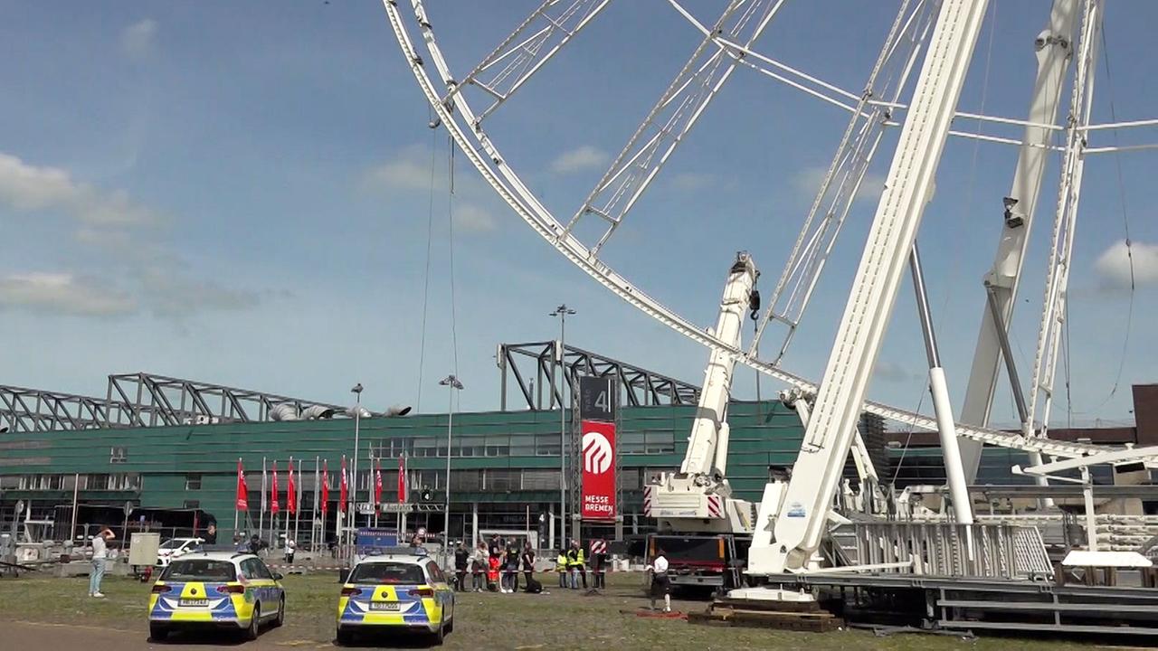 Niedersachsen: Bremen: Arbeiter stürzt auf Osterwiese von Riesenrad und stirbt