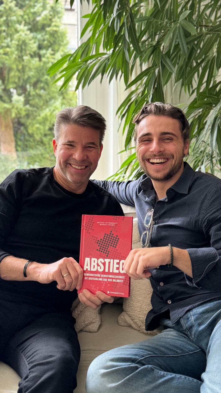 Neues Buch "Abstieg": Ex-Automanager und Podcaster präsentieren Sanierungsplan für Deutschland