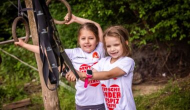 Die Kinderhospizarbeit mit drei „Löwenbanden“ steht am Tag der Geschwister im Mittelpunkt