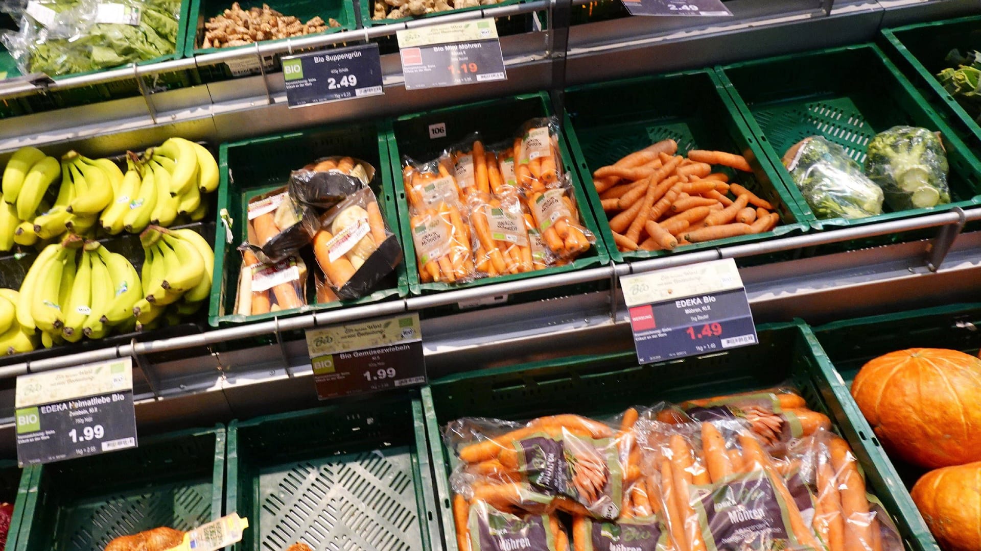 Obst und Gemüse im Supermarkt (Symbolbild): Im Essener Supermarkt "Shajee Traders" entdeckten Kontrolleure ekelerregende Zustände.
