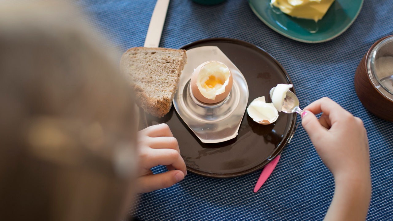 Rührei, Spiegelei oder gekochtes Ei: Wie gesund sind Eier?