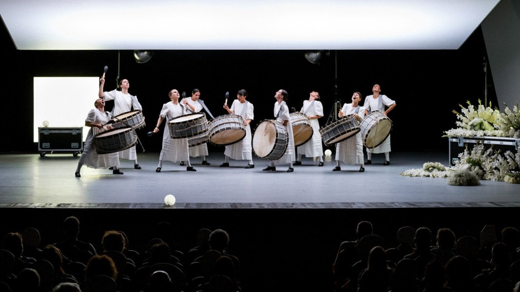 Ostertanztage Hannover: Kraftvolle, bildgewaltige Choreografien | NDR.de - Kultur - Bühne - theaterberichte