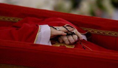 Beisetzung von Papst Franziskus: Von den Mächtigsten zu den Ärmsten