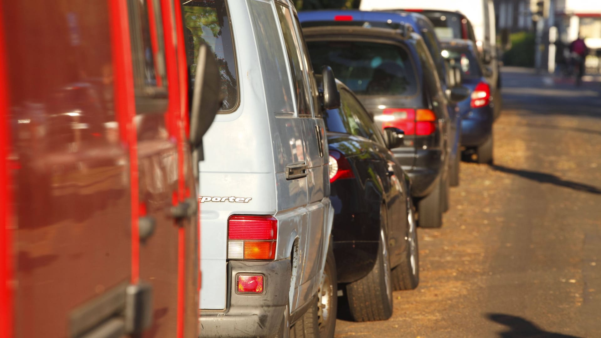 Parkende Autos in Bremen (Symbolbild): Autofahrer sollte sich nicht verunsichern lassen.