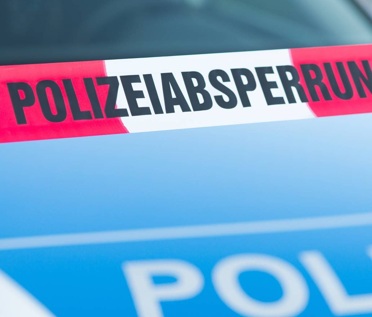 Radfahrer in Angemund von Bahn erfasst und schwer verletzt