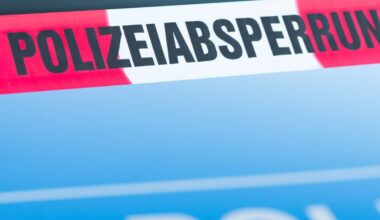Radfahrer in Angemund von Bahn erfasst und schwer verletzt