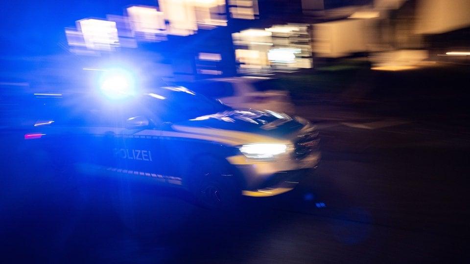 Polizei rettet vermisstes Mädchen aus Oschatz im Wald in Brandenburg