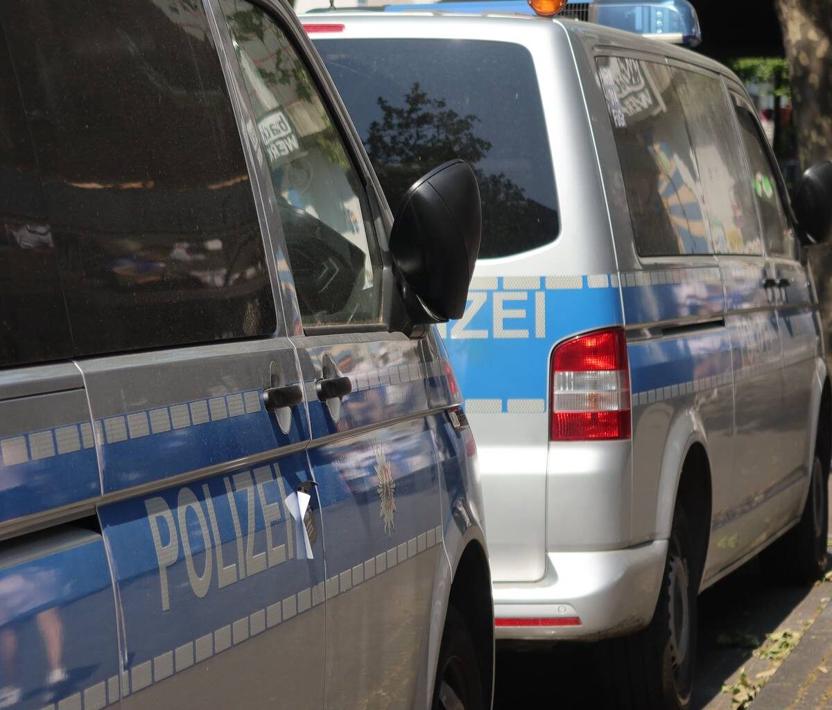 Nach Schockanrufen: Festnahmen und Durchsuchungen in Köln