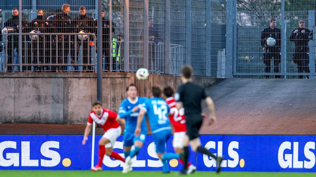 Nach Kontrolle: Essener Polizei schickt Hansa-Fans wieder nach Hause | NDR.de - Sport