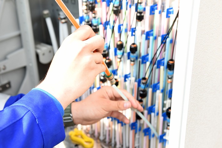 Pressemeldung: Glasfaserausbau in Uersfeld: Leistungsstarkes Internet mit Glasfaser bis ins Gebäude für Anwohnende und Betriebe