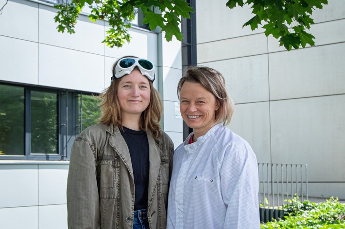 Pressemitteilung Nr. 026/2025 der Leibniz Universität Hannover   Wissenschaft trifft Kunst: Warum ist die Raumzeit krumm?