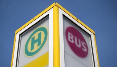 Berlin: Berlin-Altglienicke: Reizgas in BVG-Bus versprüht - Baby verletzt