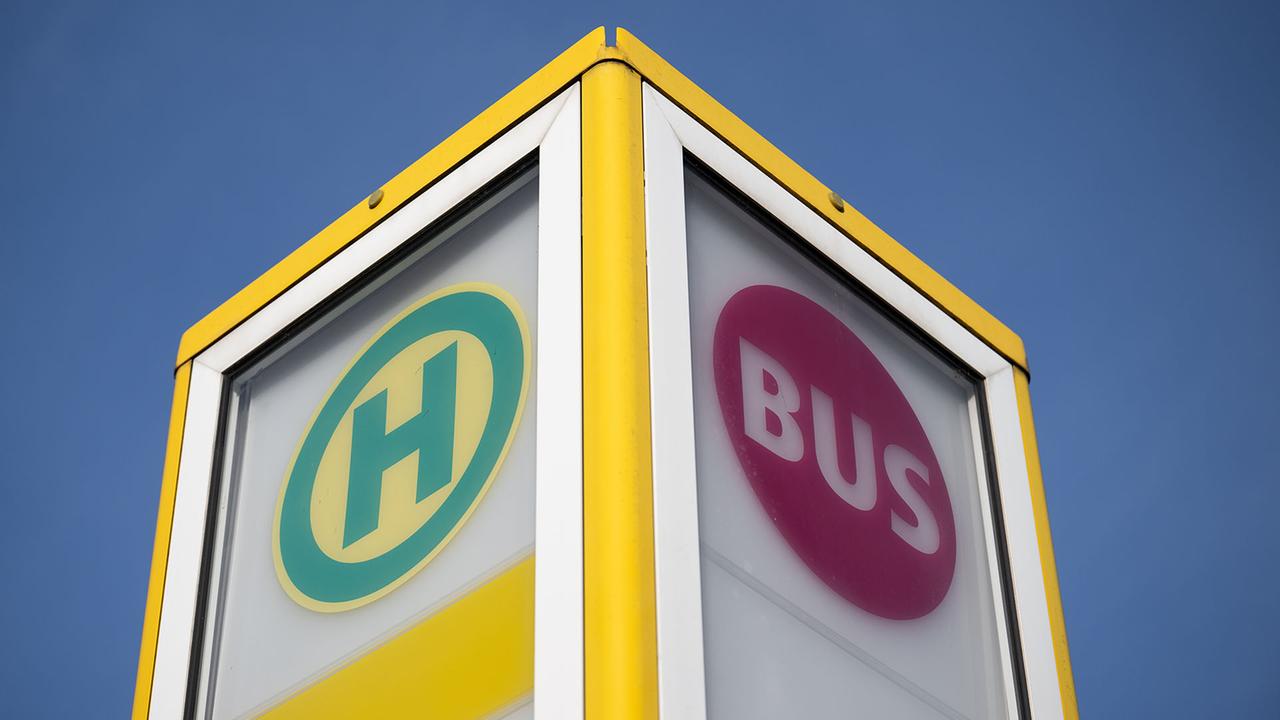 Berlin: Berlin-Altglienicke: Reizgas in BVG-Bus versprüht - Baby verletzt