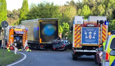 Brandenburg: Pkw fährt unter Lkw - zwei Männer bei Unfall auf Autobahn-Parkplatz getötet