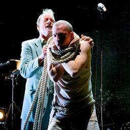 "Warten auf Godot" von Samuel Beckett im Berliner Ensemble. (Quelle: Berliner Ensemble/Joerg Brueggemann) 