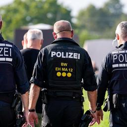 Polizisten am Rande eines Fußballspiels | Bild: IMAGO/foto2press