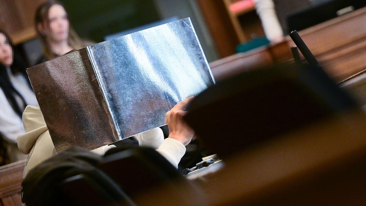 Silvesterrakete in Wohnung geschossen - Bewährungsstrafe verhängt