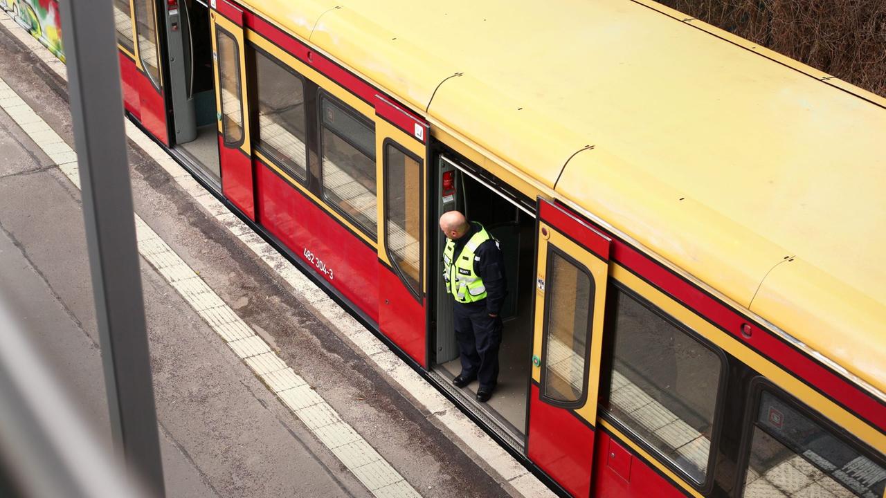 Zwei S-Bahn-Surfer in Berlin tödlich verletzt