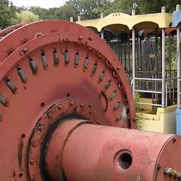 Teile des zerlegten Riesenrades im Spreepark Berlin. (Quelle: rbb)