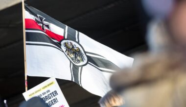 "Wir schicken dich ins KZ" – Rechtsextreme lauern Lehrerin auf