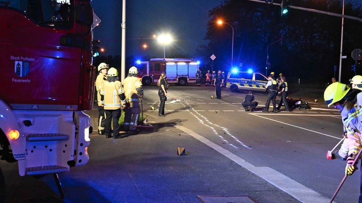 Rettungskräfte an der Unfallstelle: Der Motorradfahrer musste mit einem Rettungshubschrauber ins Krankenhaus gebracht werden.