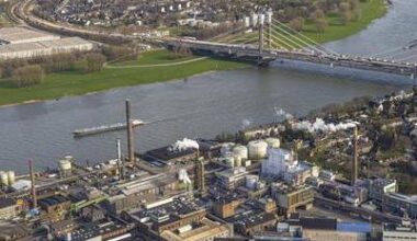 Niedriger Rheinpegel gefährdet Wirtschaft in Duisburg