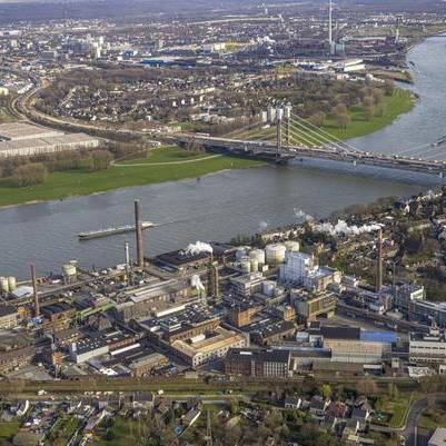 Niedriger Rheinpegel gefährdet Wirtschaft in Duisburg