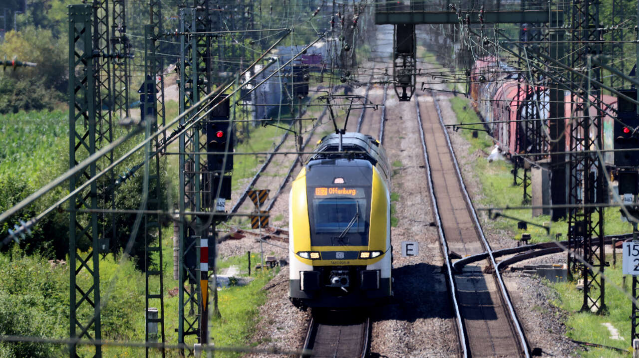 Betrunkener läuft an Rheintalbahngleisen bei Baden-Baden