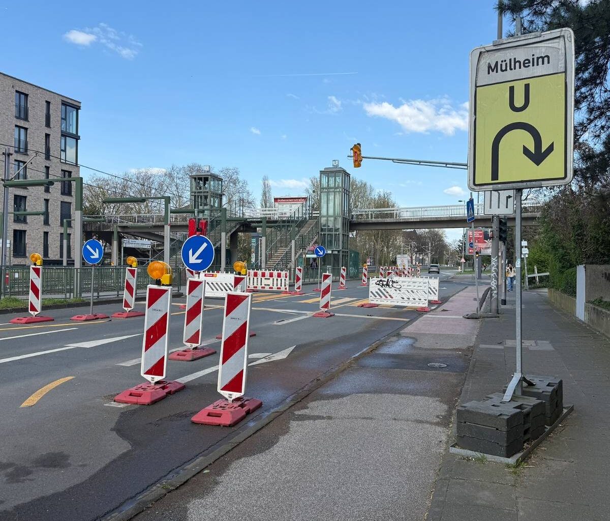 Wasserrohrbruch in Riehl - Straßensperrung