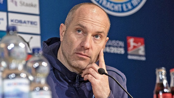 Coach Daniel Scherning von Eintracht Braunschweig © IMAGO / Matthias Koch 