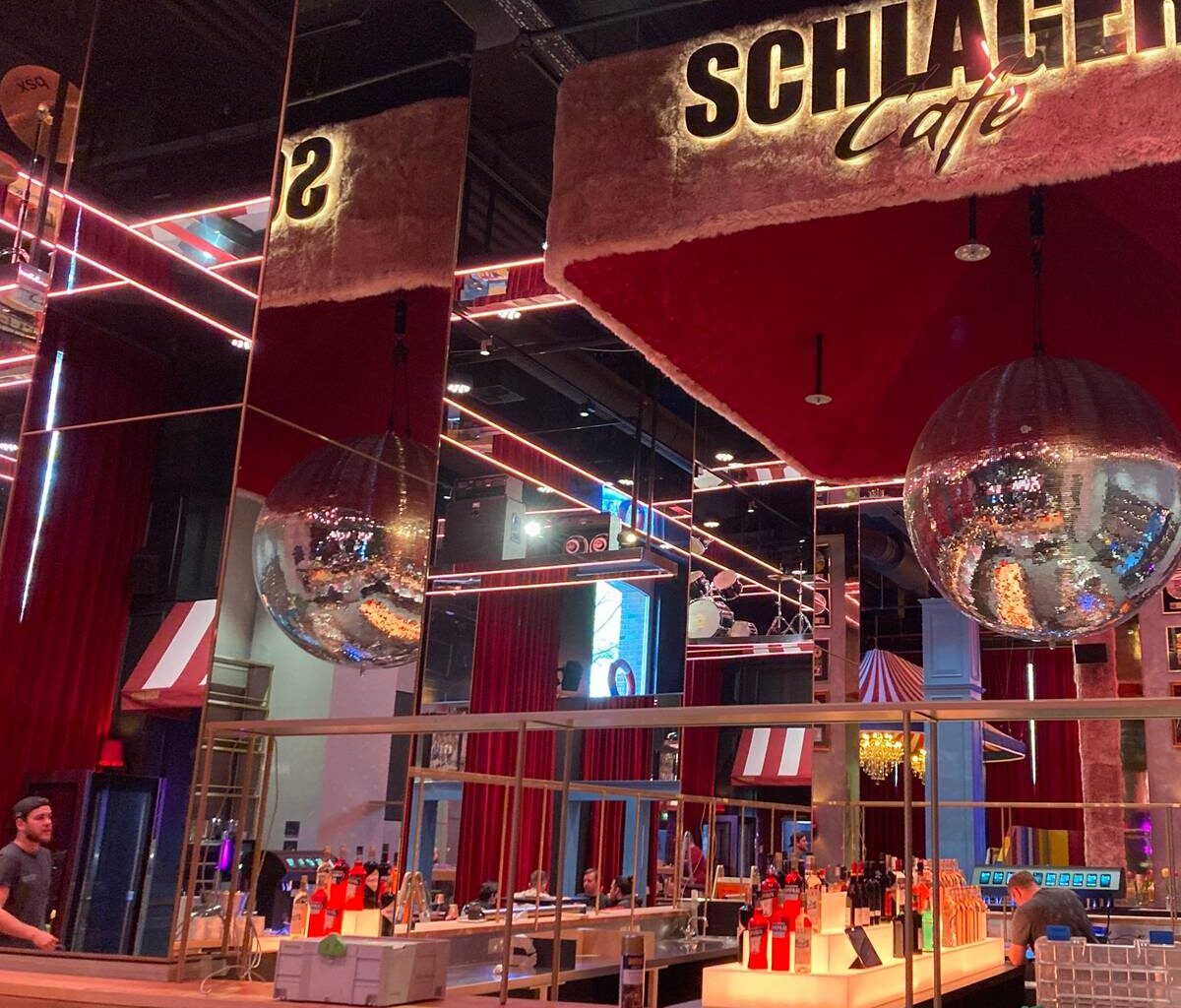 Eröffnung des ersten Schlager Cafés