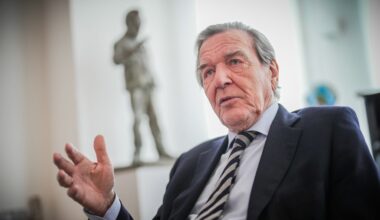 Altkanzler kämpft um Büro: Schröder will, was Merkel hat | NDR.de - Nachrichten