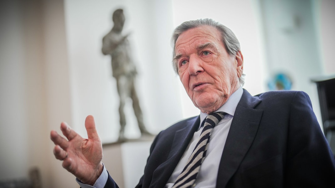 Altkanzler kämpft um Büro: Schröder will, was Merkel hat | NDR.de - Nachrichten