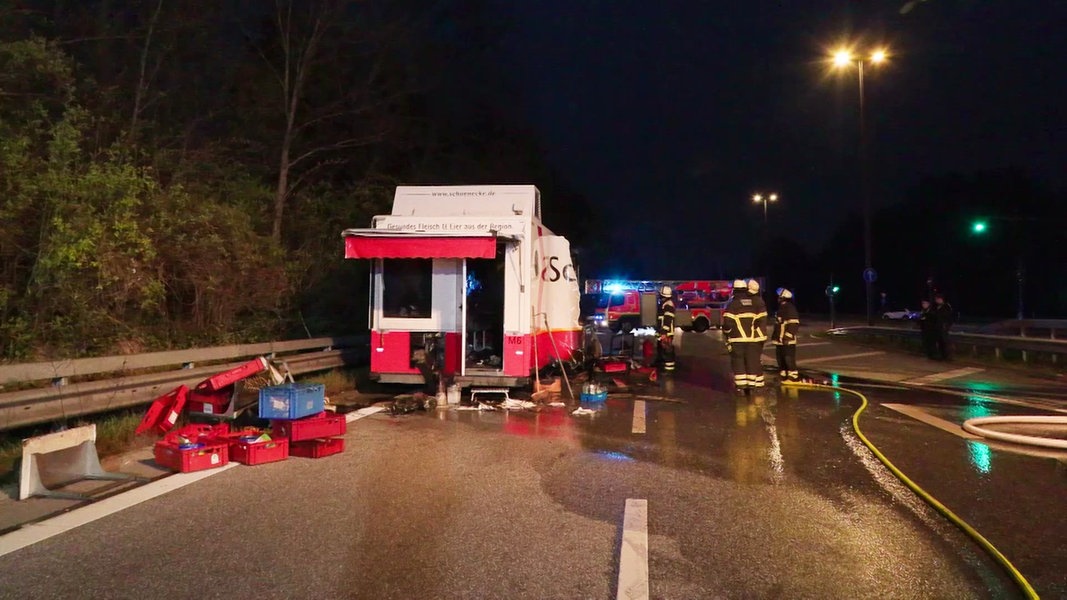 Marktwagen gerät auf Bundesstraße in Hamburg in Brand | NDR.de - Nachrichten
