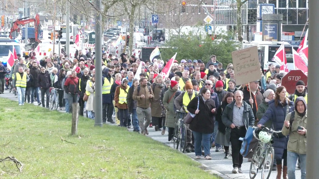 Beschäftigte der Stadt Hamburg wieder im Warnstreik | NDR.de - Nachrichten
