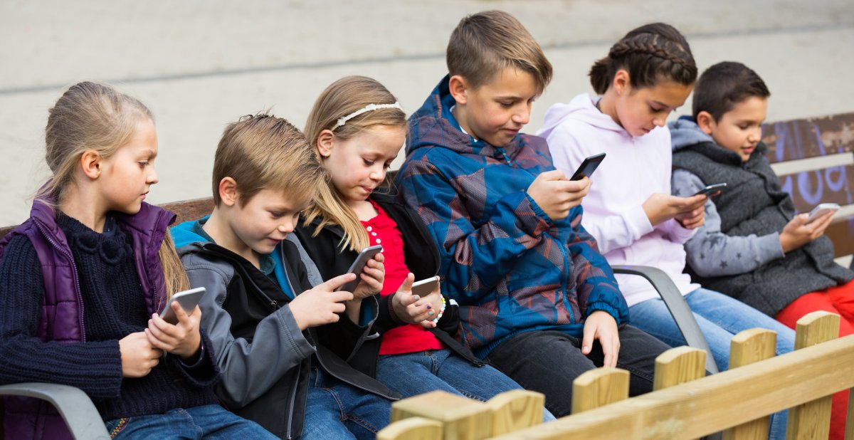 Schädliche Auswirkungen: Frankreich verschärft Handy-Verbot an Mittelschulen