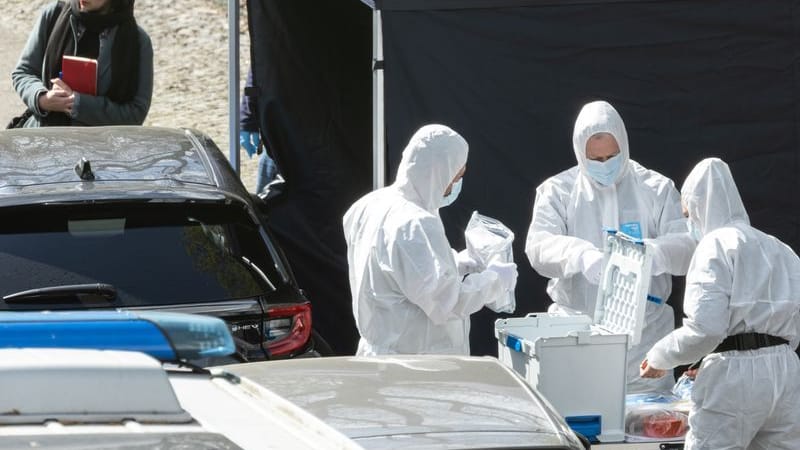 Spurensicherung am Tatort: Die Mordkommission ermittelt.
